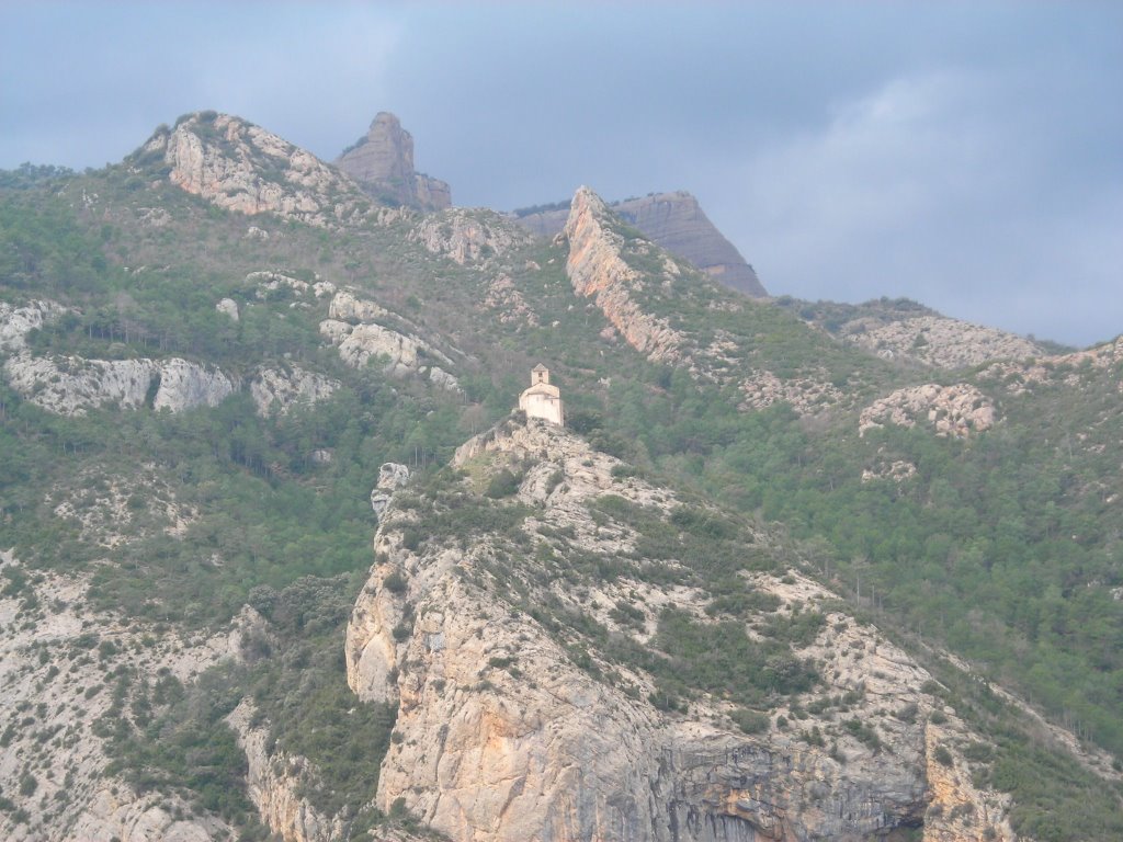 Santa Maria de Castell-Llebre al terme de Peramola, des de Sant Andreu del Castell by jordi domènech