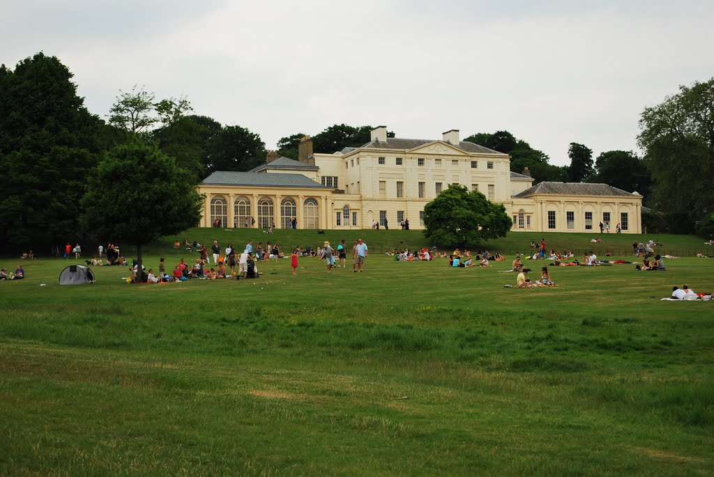 Kenwood House by Michal Jendrejcak