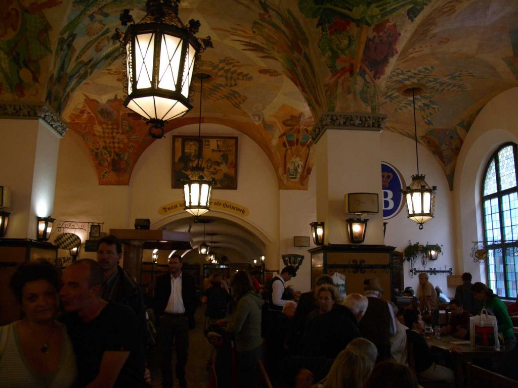 Hofbräuhaus München by rained in