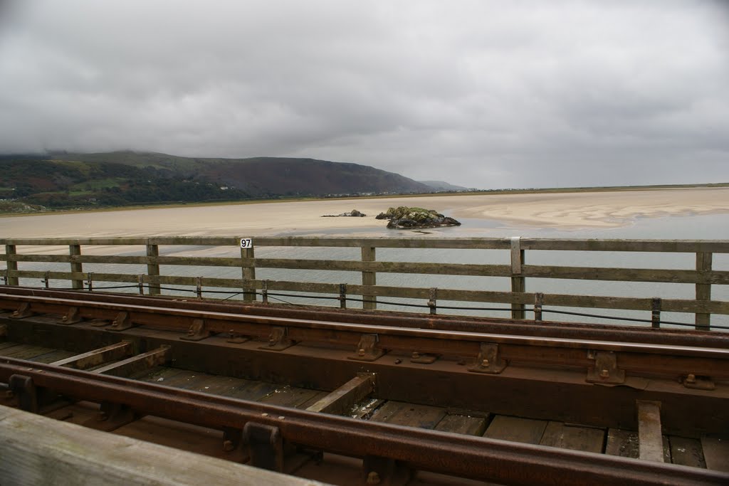 Looking at Fairbourne by John Mulder