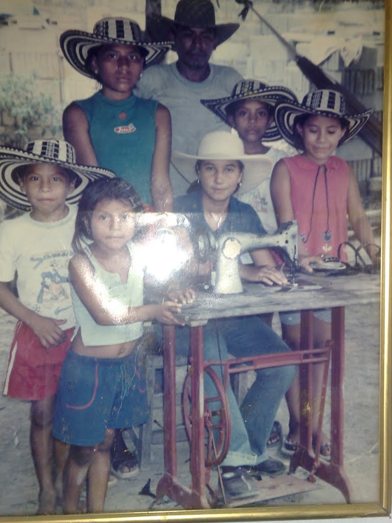 Familia de Artesanos en Tuchin, Cordoba by jtarrahe