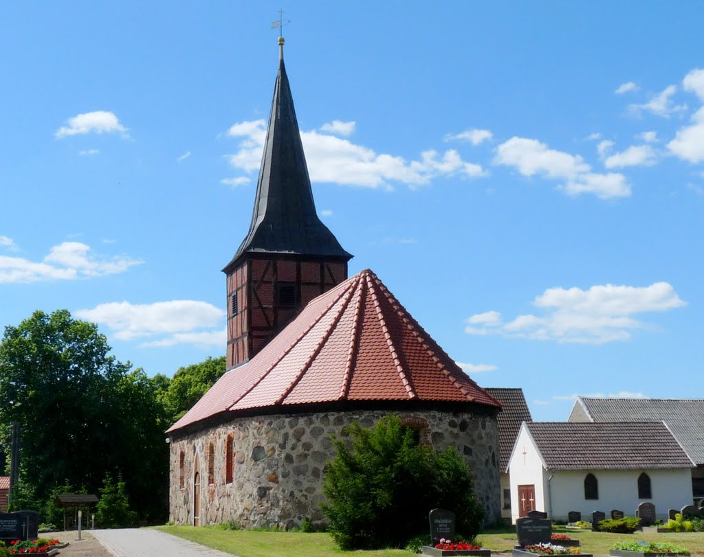 Lockstedter Feldsteinkirche by mimi.handorf