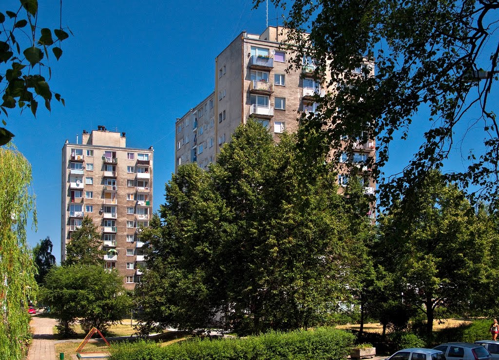 Tower blocks on Piastowskie by tb808