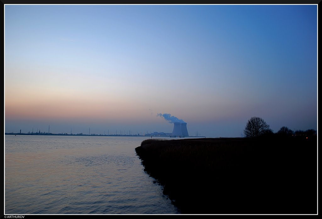 Nuclear Plant Doel by © ARTHURdXYV