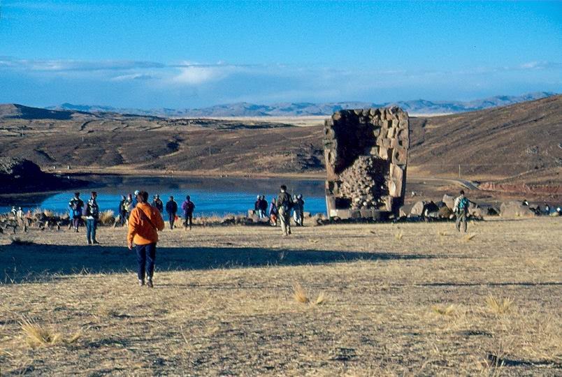 La più imponente tomba di Sillustani, distrutta da un fulmine by bagee