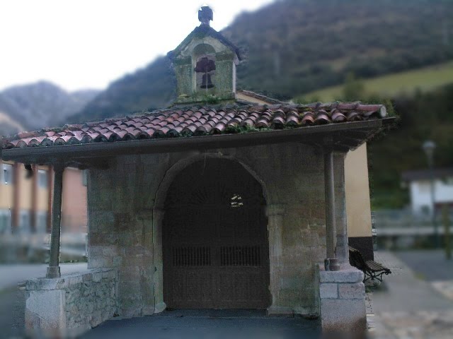 Capilla en la Senda del Oso by Gerardo Fernandez Or…