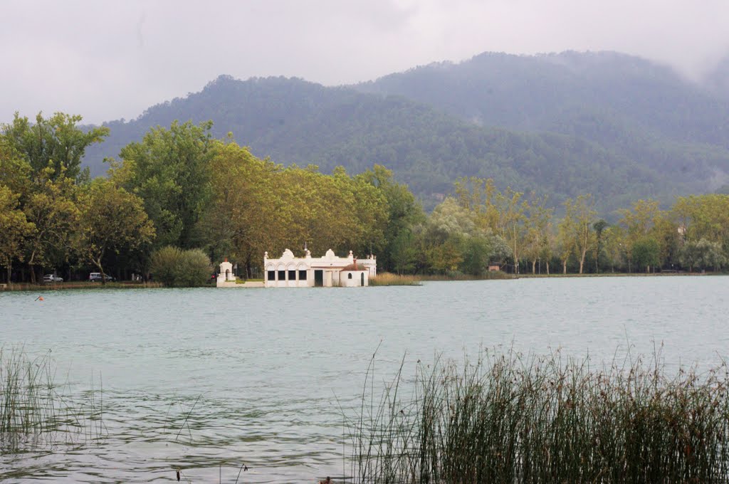 Lago de Banyoles by Jose Bages