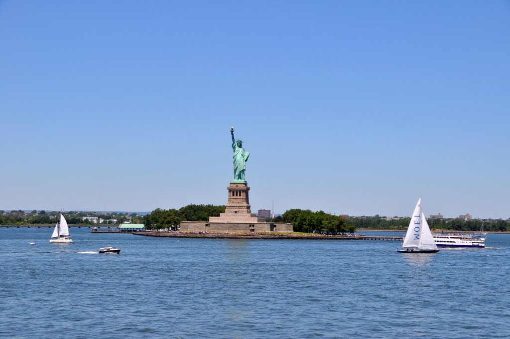 The Statue of Liberty, as seen from the Staten Island Ferry, New York. by Nicola e Pina Newyor…