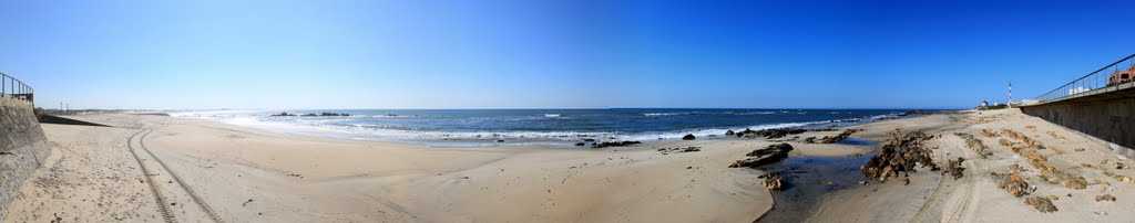 Beach, Apúlia, Portugal by Ricardo Cardoso