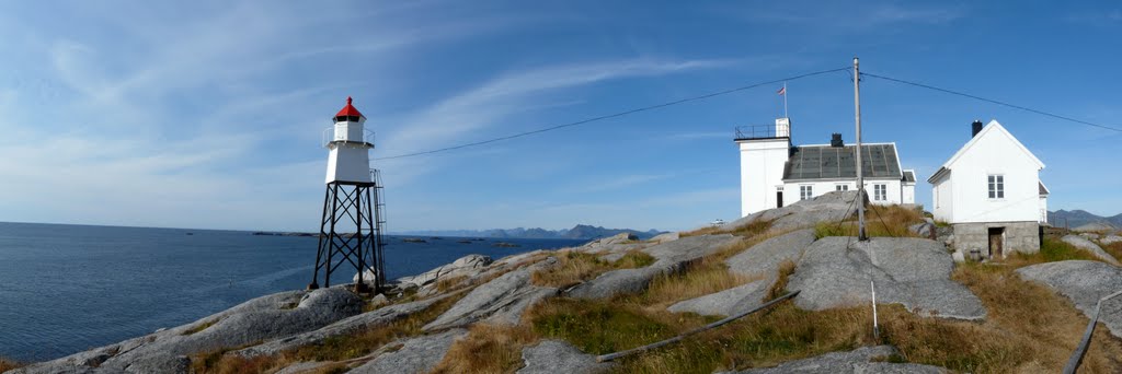 Il faro di Hanningsvaer by Giuseppe Venini