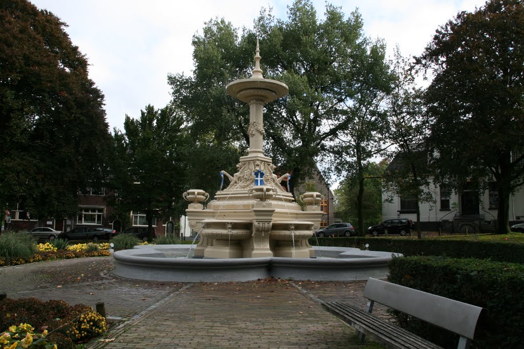 Fontein, Van Nahuysplein Zwolle. by Carl030nl