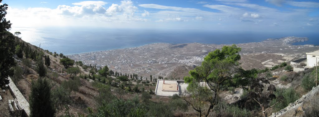 Akrotiri and Perissa from Profitis Ilias (panorama) by Dim Sar