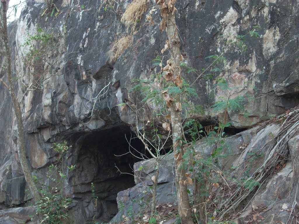 PHNOM DA CAVE, ANGKOR BOREI, TAKEO, CAMBODIA by krisangel