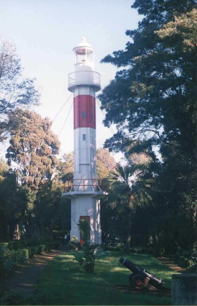 Faro del Parque de Lota (1998) by Seba Flores