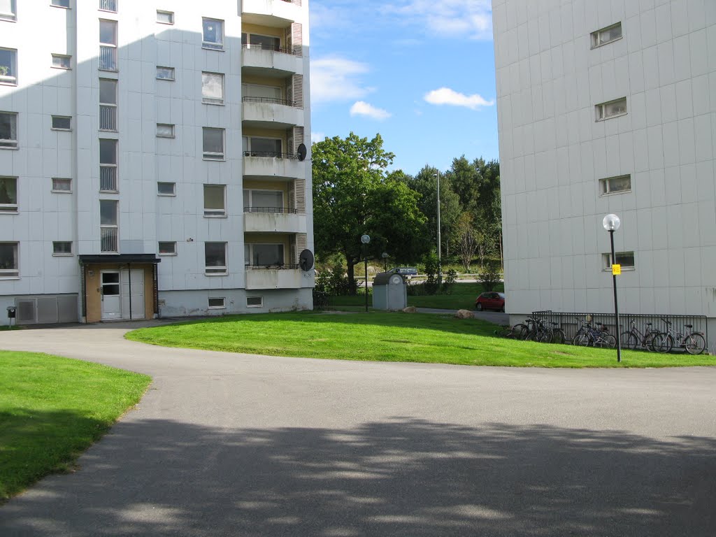 Blidvädersgatan, Biskopsgården, Göteborg 2010 by biketommy999