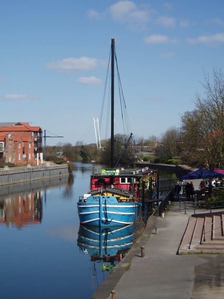 Newark on Trent, Nottinghamshire, Uk by Laurie Bolt