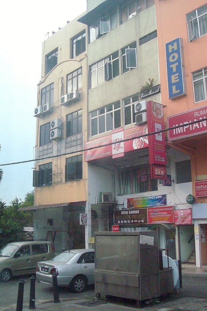 Small hotel along jalan tun sambanthan 4 by rcellus brose