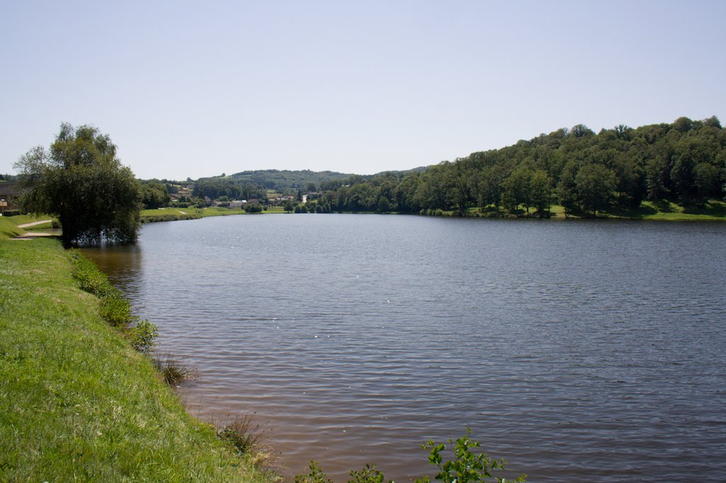 Chateauneuf la Foret lake by david.rowley