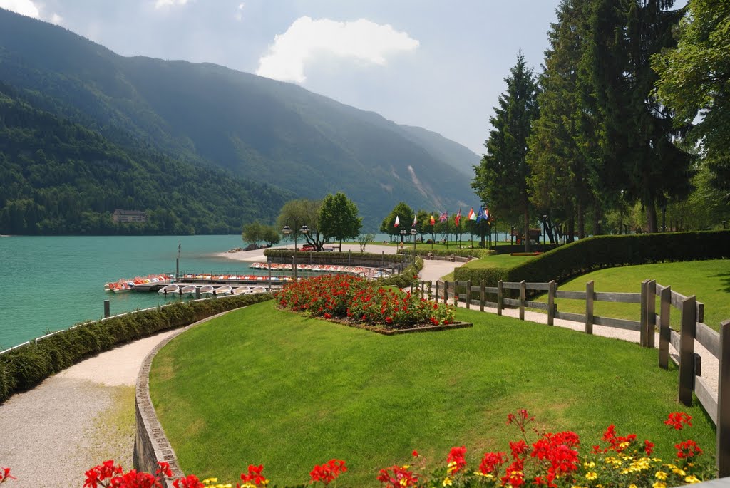 Lago di Molveno by bobjarda57