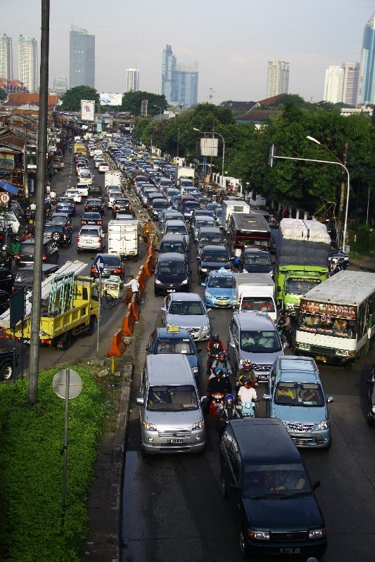 AGAIN CROWDED AT PEJOMPONGAN by bocah.info