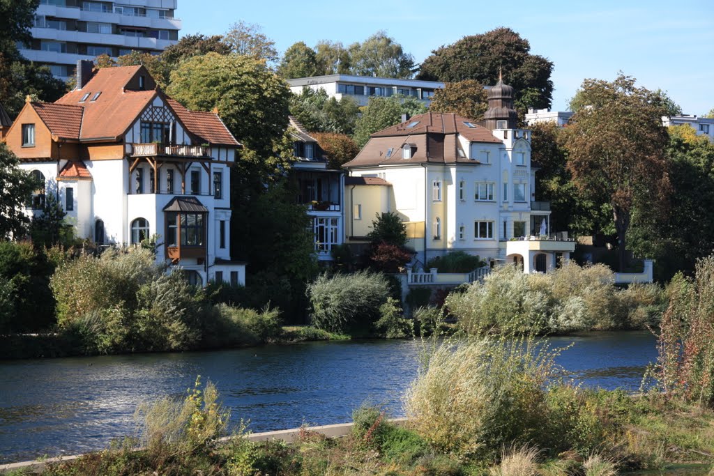 Villa am Ruhrufer by Werner Giesen