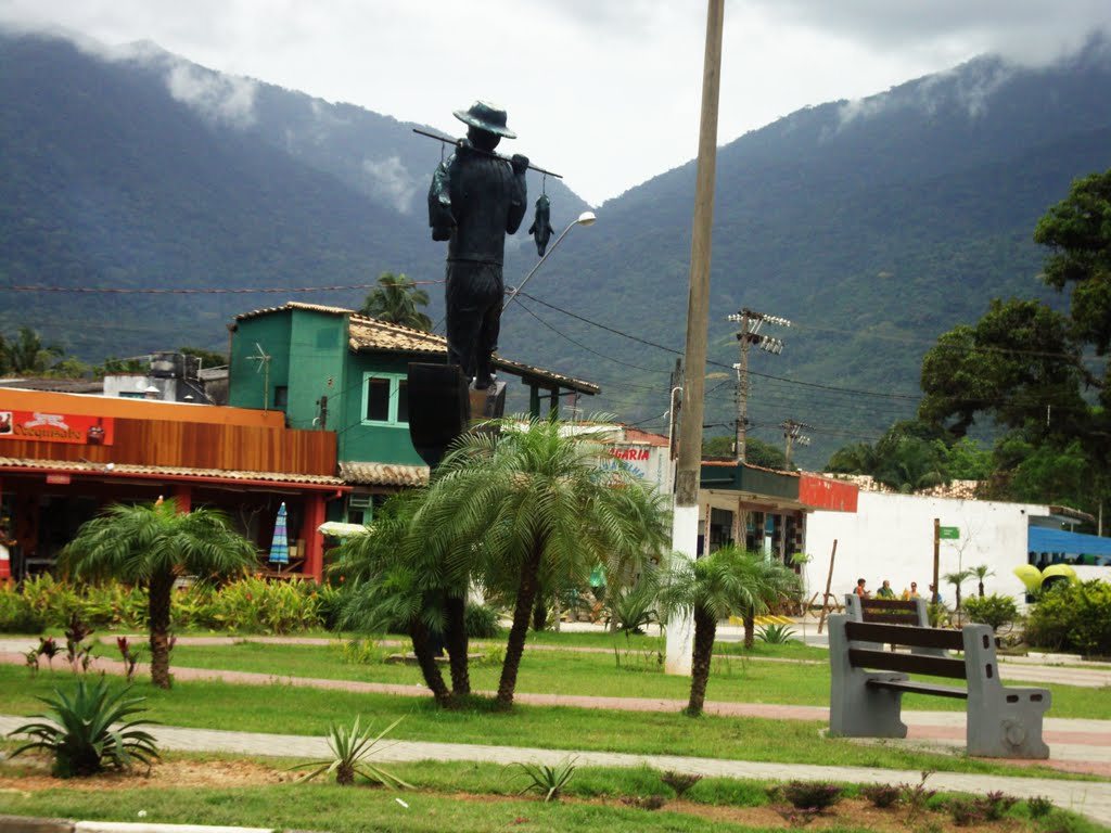 Estátua em homenagem ao caiçara - Ilhabela by william.lara