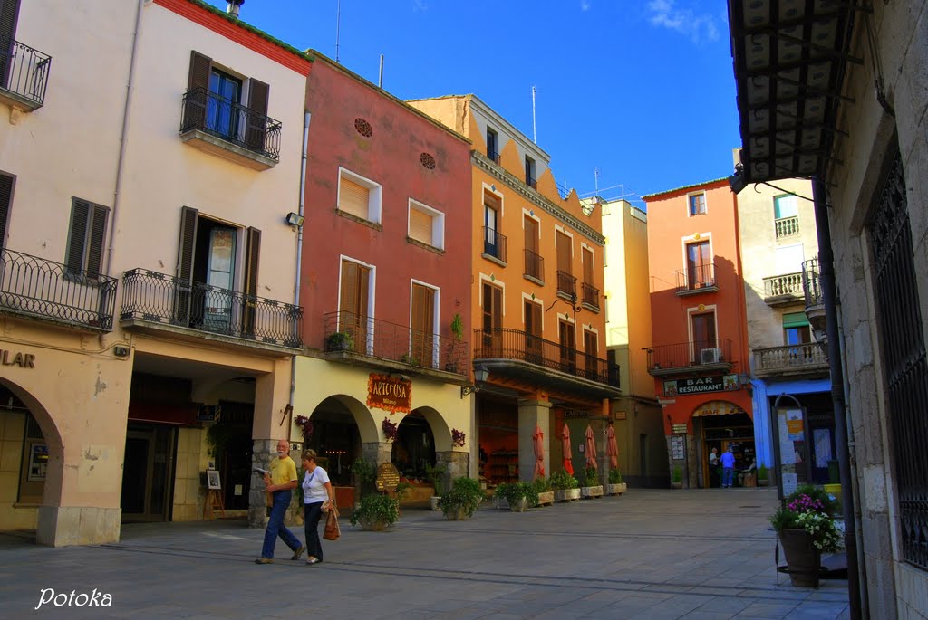 Plaza de Castelló d'Empúries by Potoka