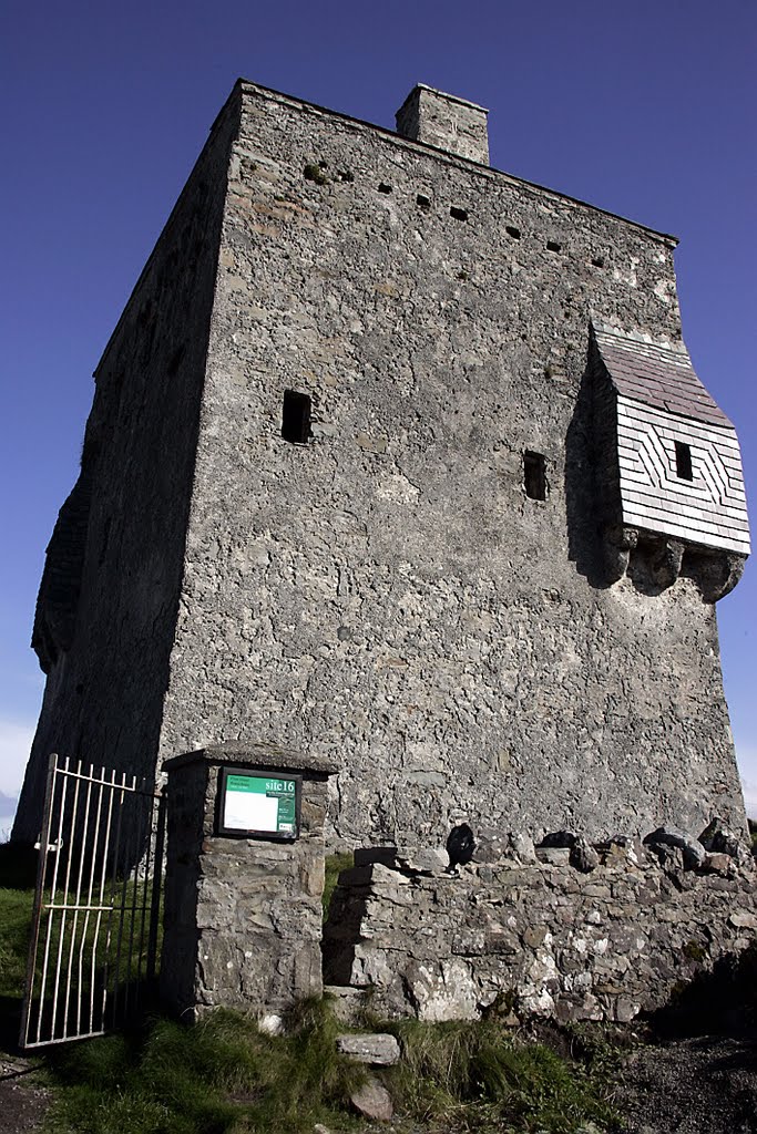 Das Tower House am Claire Island Pier by BSCHI