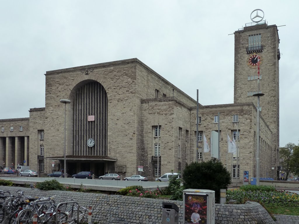 Um ihn geht es: Der Stuttgarter Hauptbahnhof by RalfH