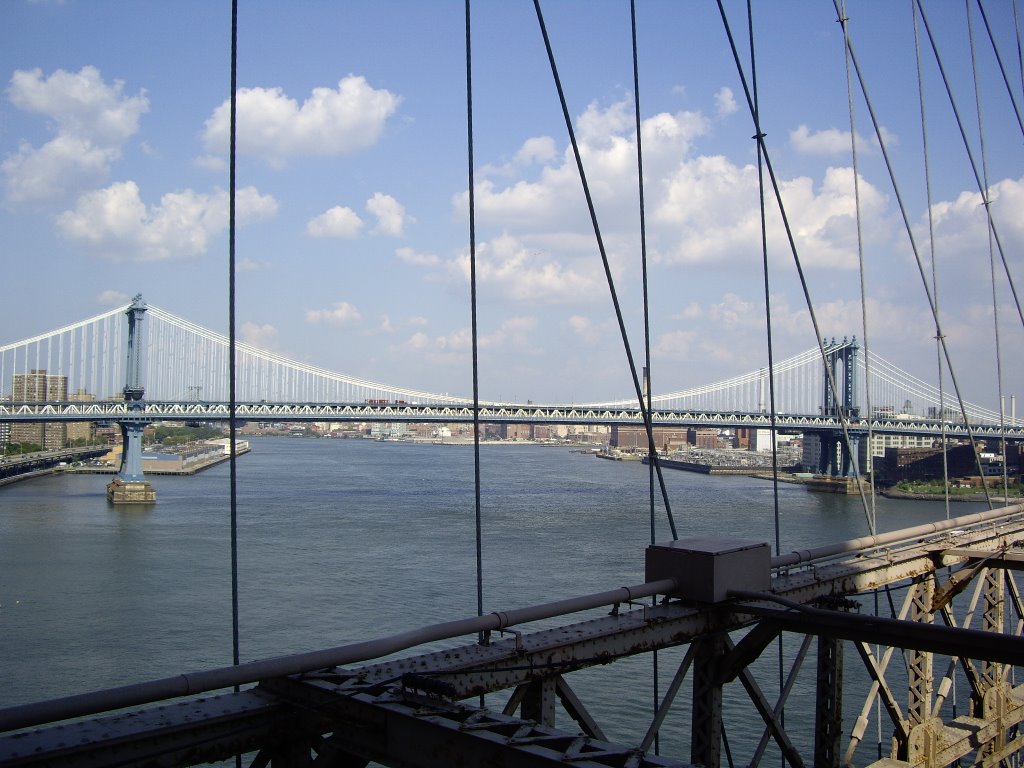 Manhattan Bridge by Paolo Vaghi