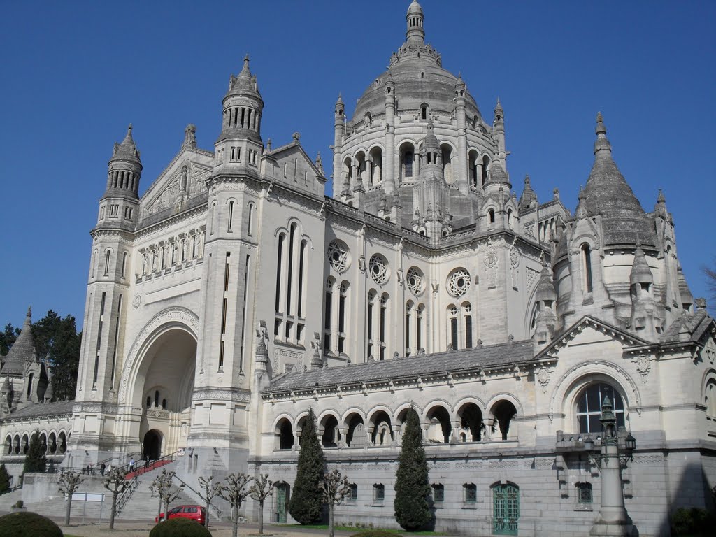 Basilique Notre dame de Lisieux by Brian42