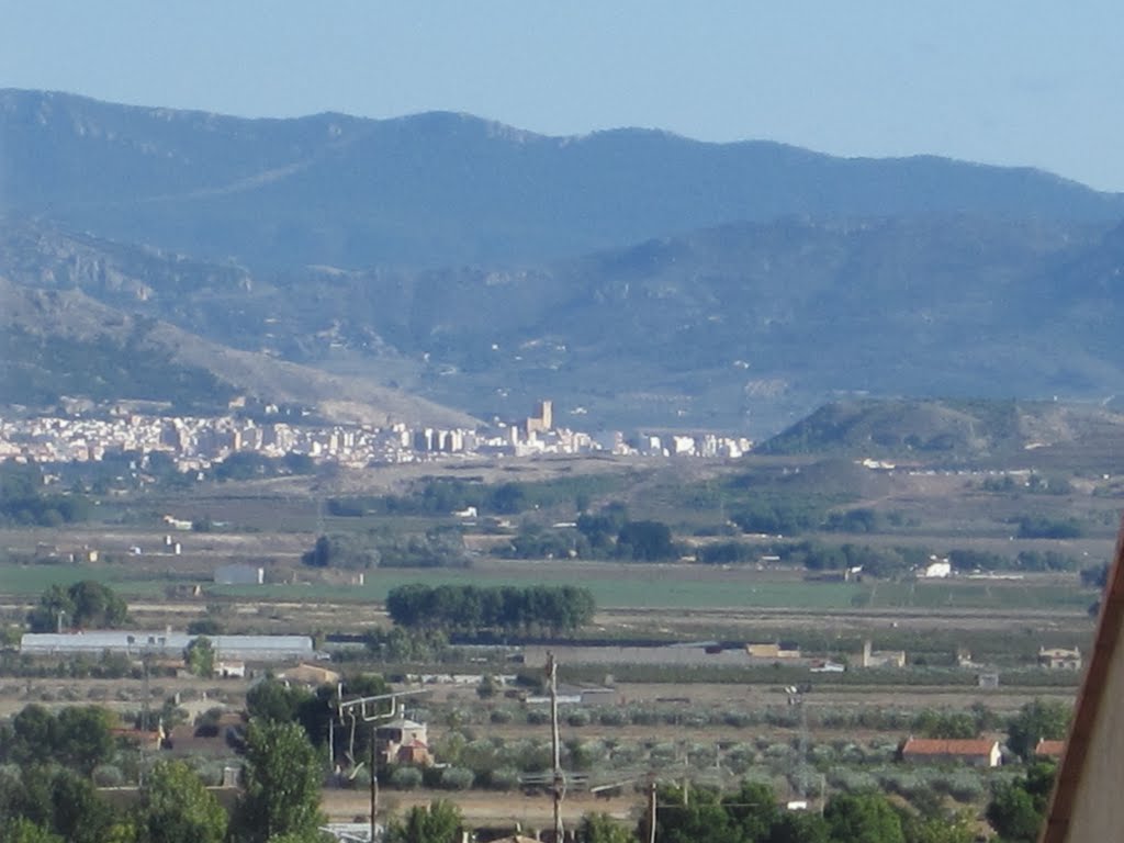 Villena desde la calle del Calvario de Caudete by Alfonso Tornero