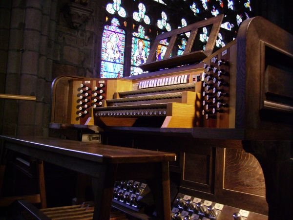 Pont l'Abbé - Console de l'orgue by Racma