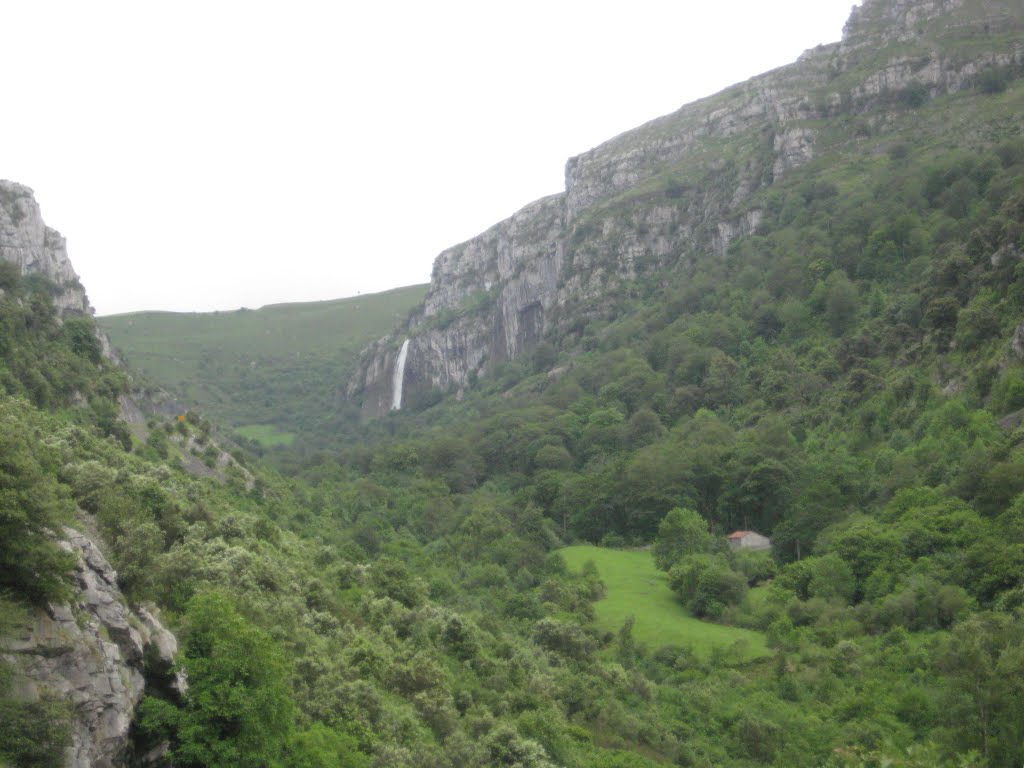 Subida Puerto de los Collados y Cascada del Ason I by Goyco