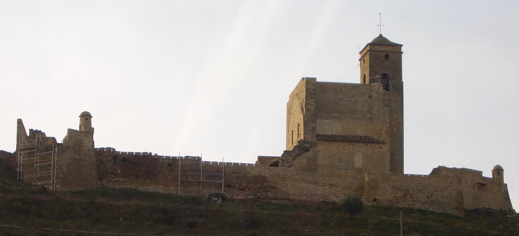 Castell dels comtes de la Ribagorça pel nord, Benavarri. by Pedraferit Barchinon…