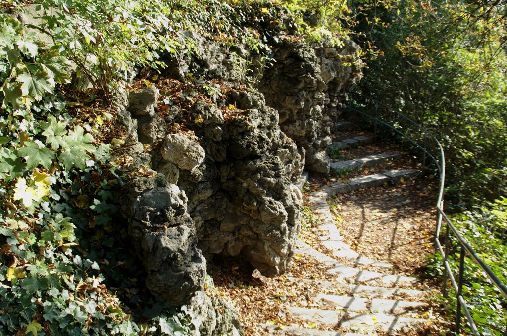 Grotte im Elbhang: Eingang by Werner Menken