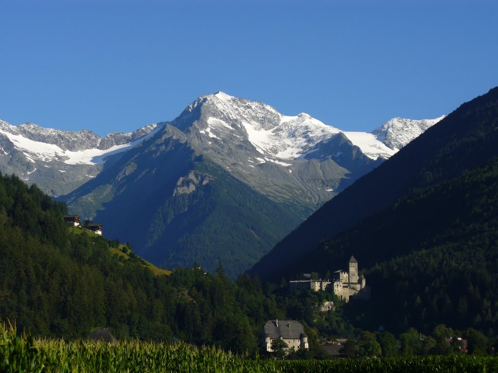 Burg Taufers mir Schwarzenstein by Tschouker