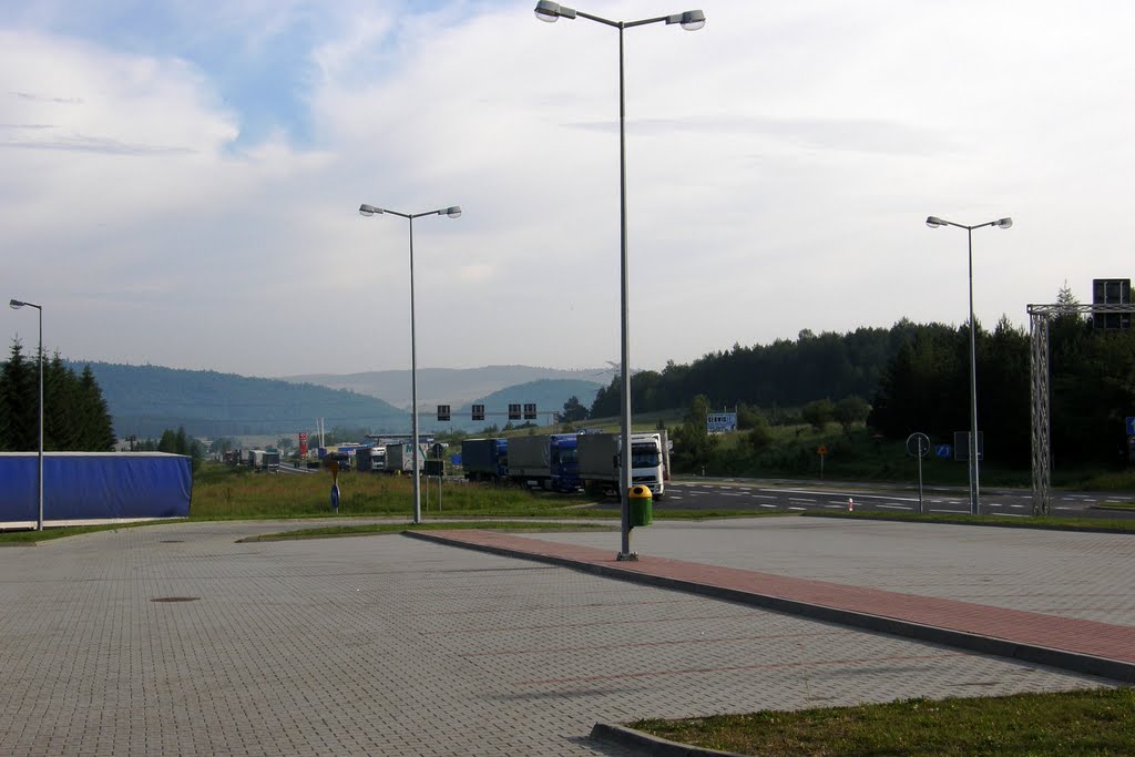 Barwinek - dawne przejście graniczne ze Słowacją, przełęcz dukielska 500 m n.p.m. (former border checkpoint Poland - Slovakia, Dukla Pass) by JerzyI