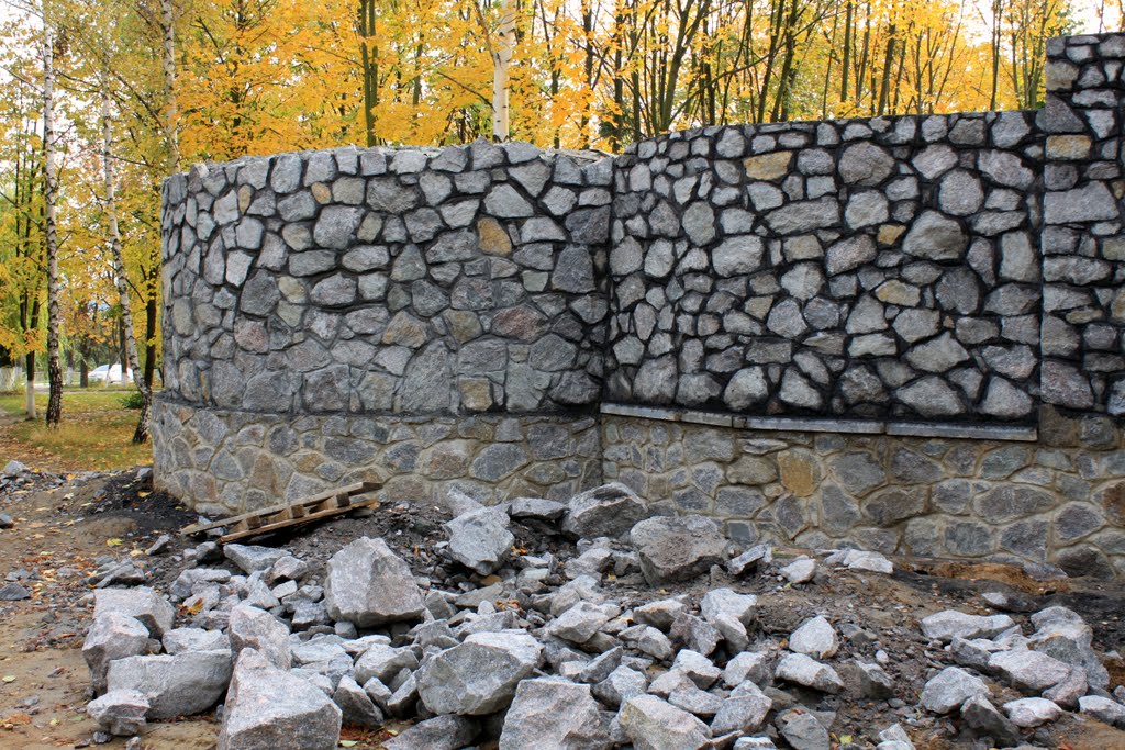 Строительство гранитного забора православного храма.Building of granit fence of orthodox temple. by Natasha M.