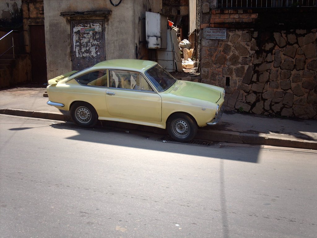 Fiat850 coupée, antanimena, 22 mars 2007 by jérémy pureur