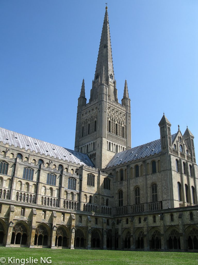 Norwich Cathedral by Kingslie Ng