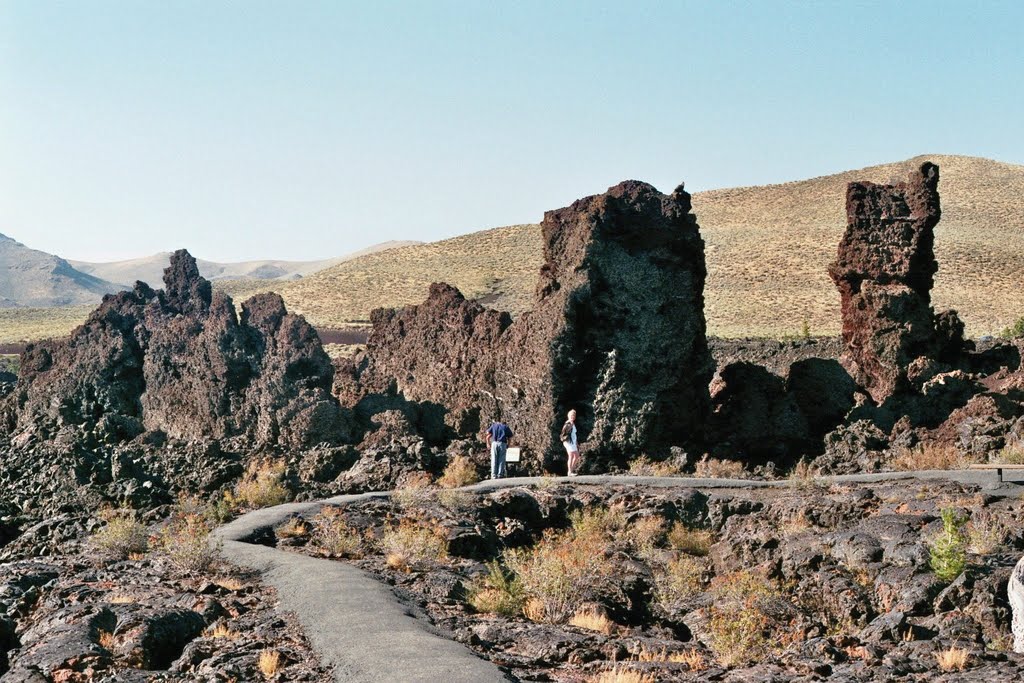 In het Craters of the Moon park by Helbert Vogelzang