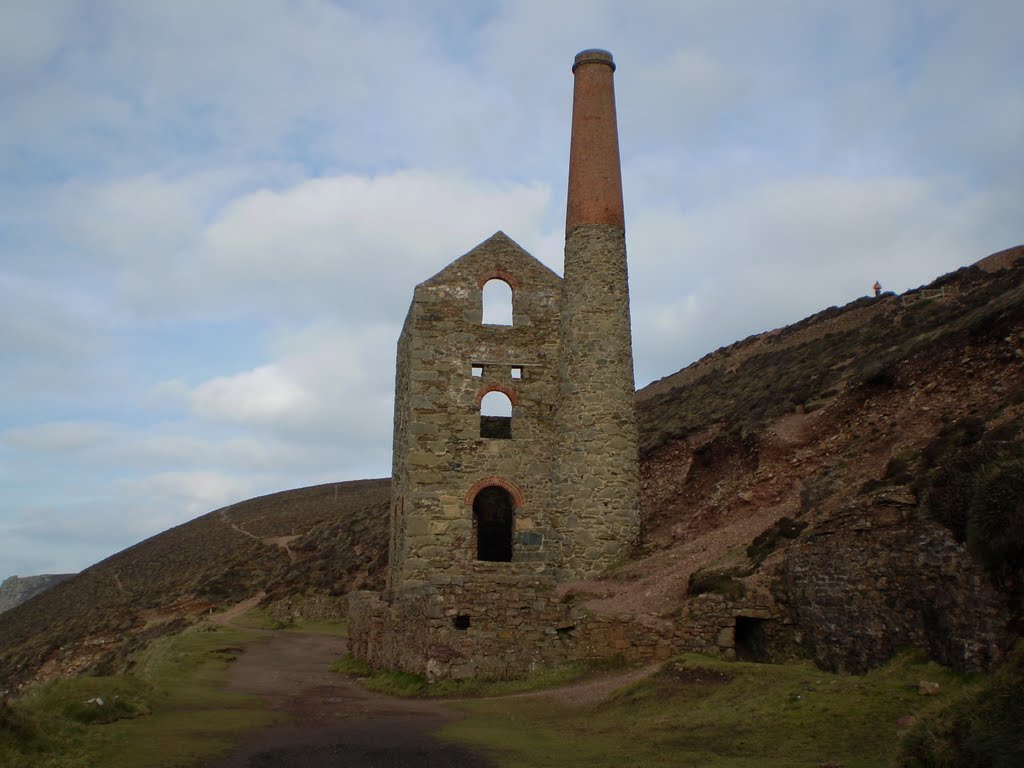 Old engine house near Porthtowan by marky7890