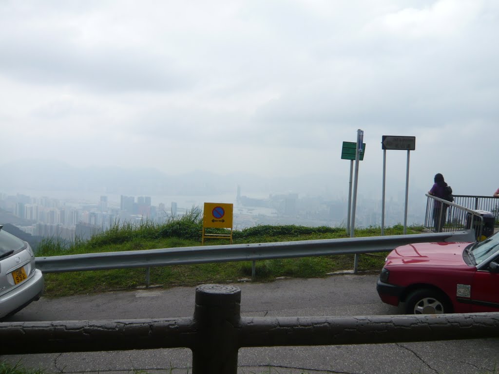 Junction of Jat's Incline, Shatin Pass Road and Fei Ngo Shan Road by taklun1985