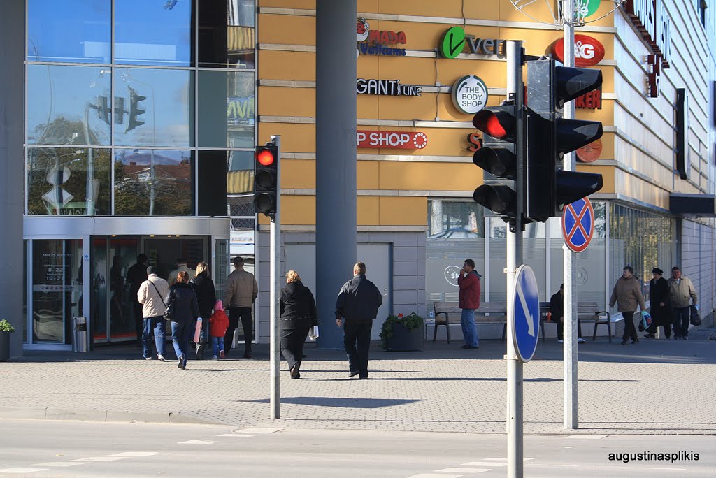 Entrance to the "Saulės miestas" ("Solar city") by augustinasplikis