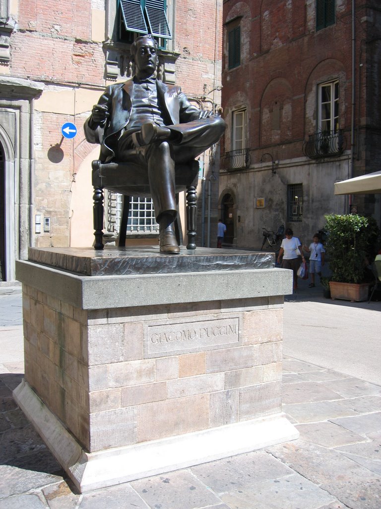 Statue of Puccini, Lucca, Piazza Citadella by J.Lowe