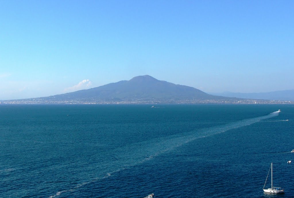 Sorrento, il Vesuvio by Gianfranco Massetti