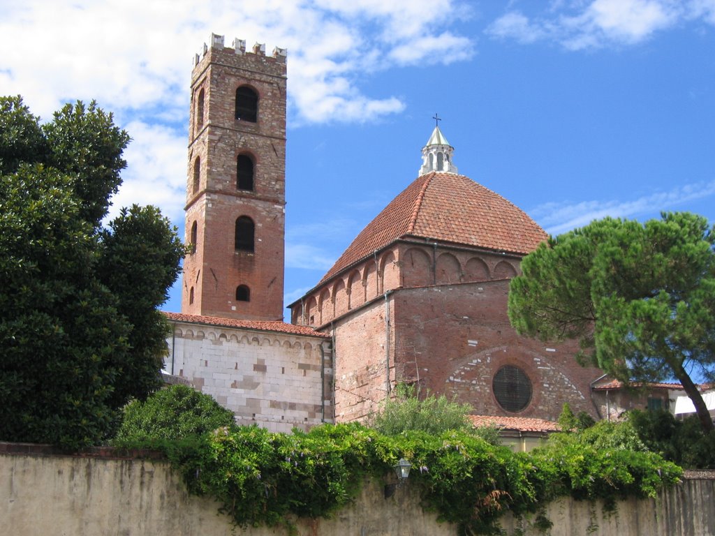 Lucca, San Giovanni dalla piazza Antelminelli by J.Lowe