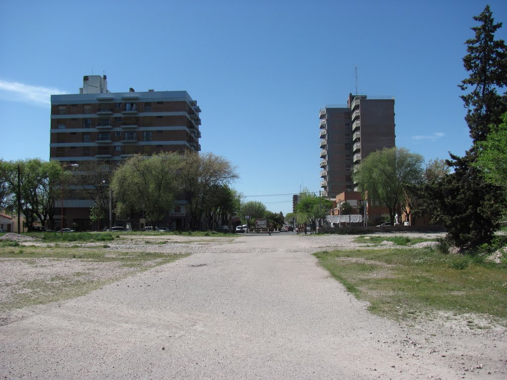 Vista de la ciudad desde la estación Pigüé by Santiago Matamoro