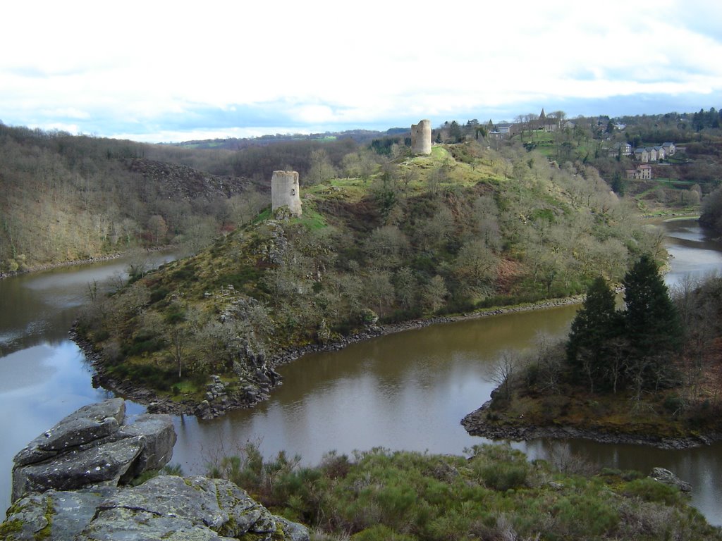 les ruines du château de Crozant by Ruixan